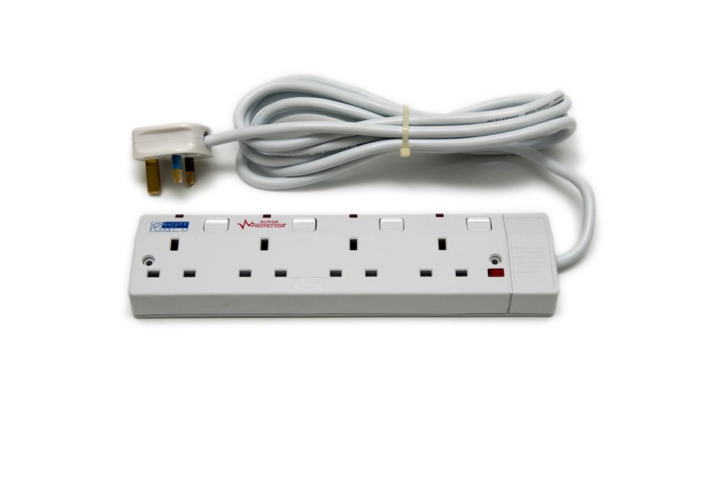 S888: 4 Way Extension Socket – Fung Yip Electrical
